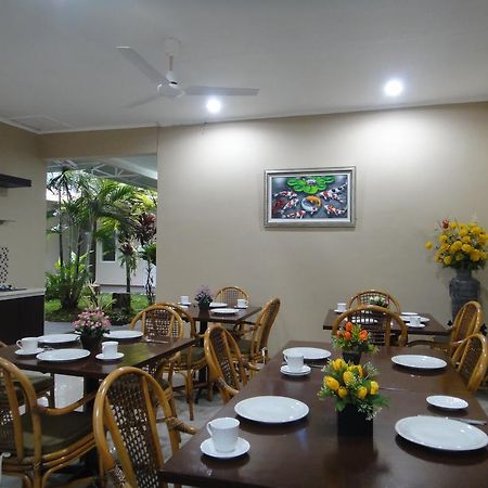 Gondia Guesthouse Giacarta Esterno foto