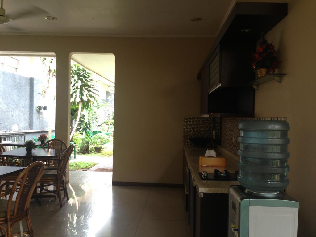 Gondia Guesthouse Giacarta Esterno foto