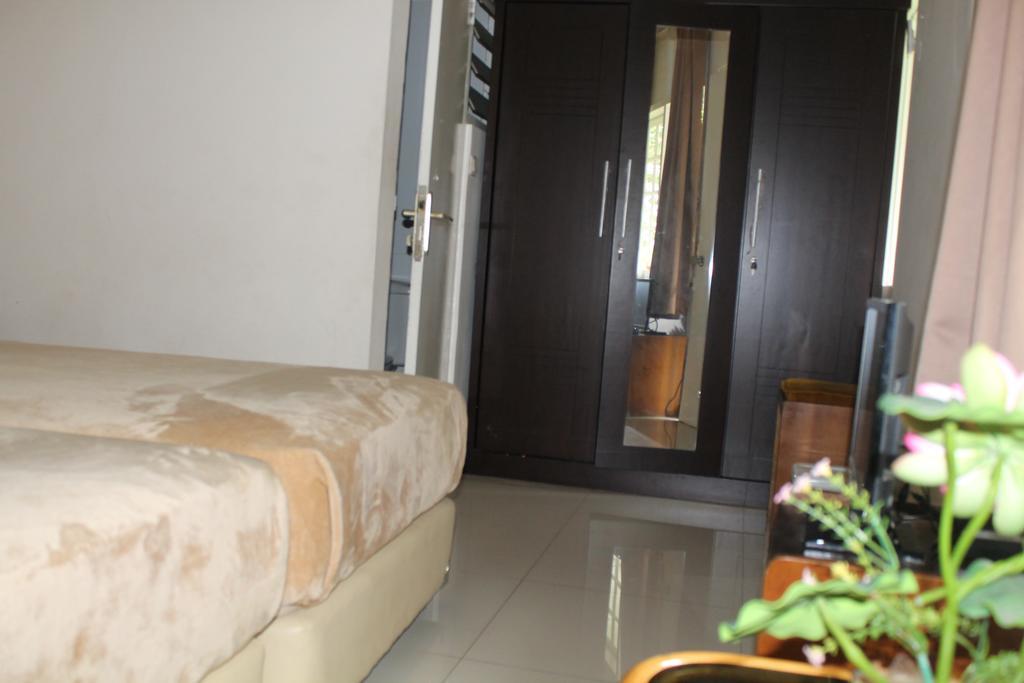 Gondia Guesthouse Giacarta Camera foto