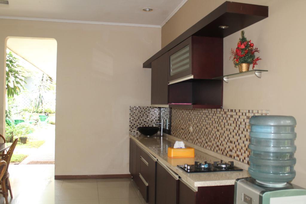 Gondia Guesthouse Giacarta Esterno foto