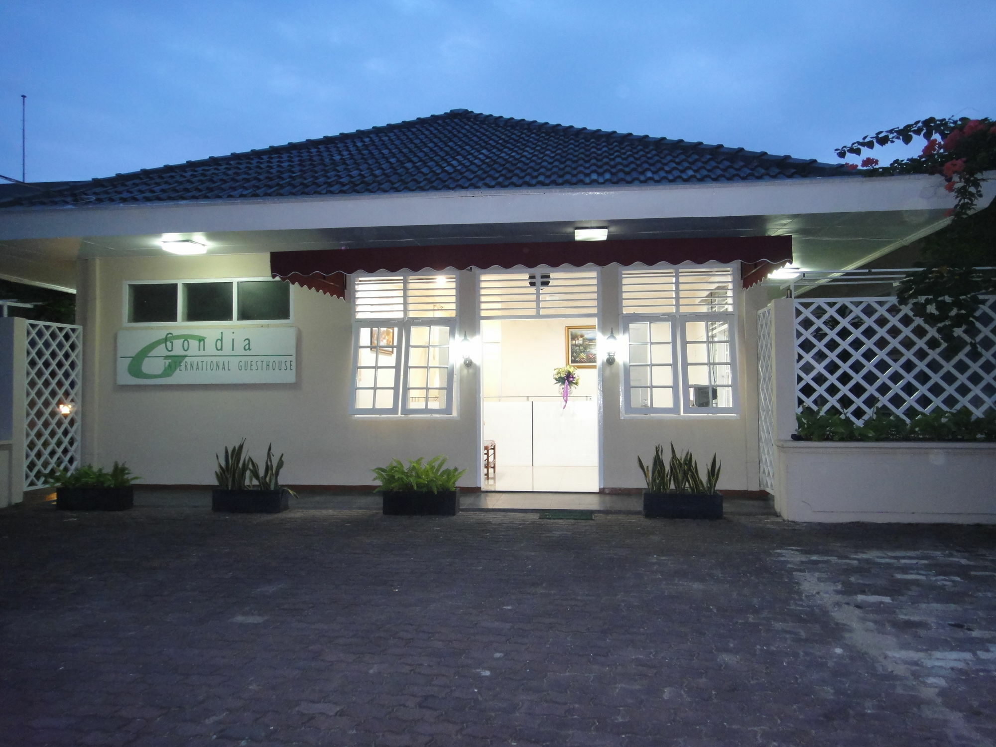 Gondia Guesthouse Giacarta Esterno foto